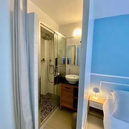 3 Pieces- Vieux Port- Terrasse - Parking Possible Apartment *